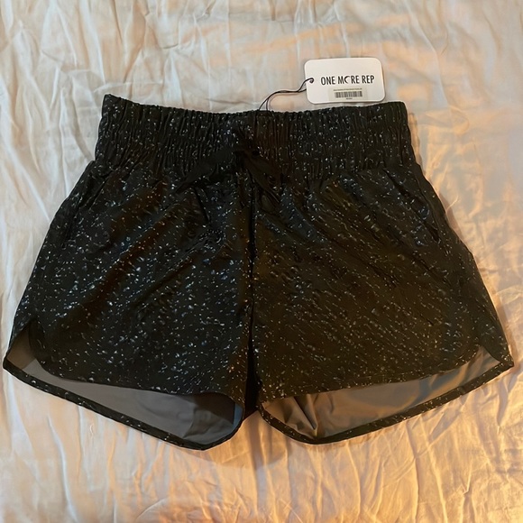 ZYIA Pants - NWT Zyia Black Bubbles Hi-rise Bomber Shorts sz M